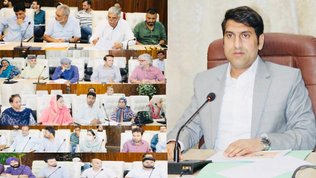 DC Srinagar finalises Action Plan for roll out of Ayushman Bhava programme to achieve 100% coverage of health schemes