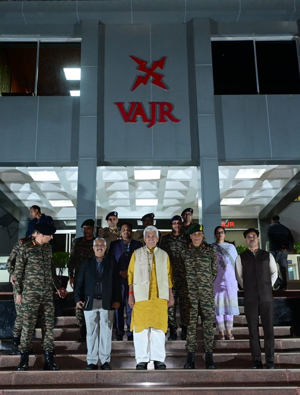 Lt Governor pays homage to bravehearts of Army at Vajr War Memorial, HQ 28 Infantry Division Kupwara