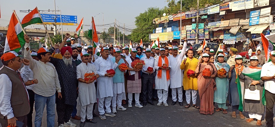 JMC Mayor, Dy Mayor lead Amrit Kalash Yatra in city