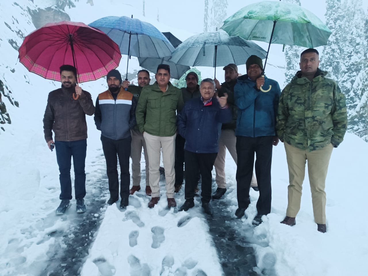 DC, SSP Doda visit Guldanda to review the status of tourist amenities