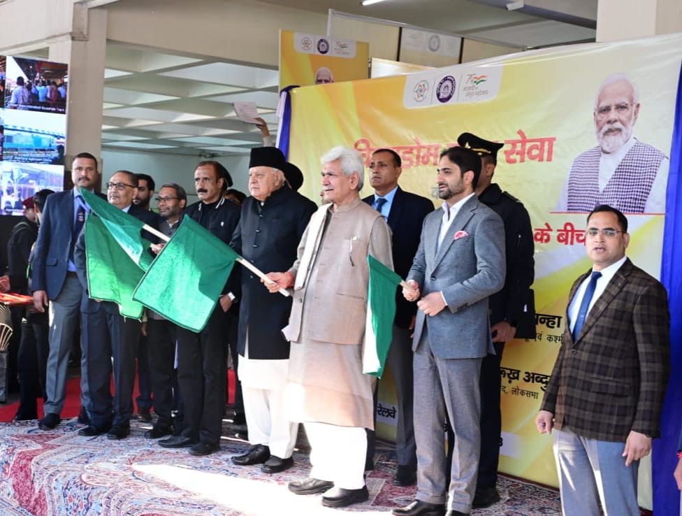 Lt Governor, Union Railway Minister Launch much-awaited Vistadome train services in Kashmir