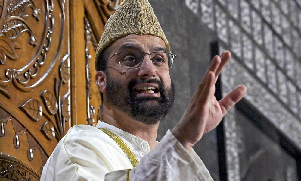 Mirwaiz grieved over damage to Bazar Masjid due to fire