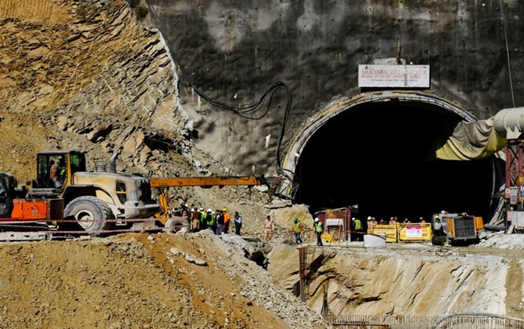 Rescuers say very close to reaching 41 men trapped in Uttarakhand tunnel