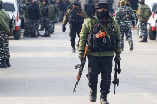 One terrorist killed in ongoing Pulwama encounter