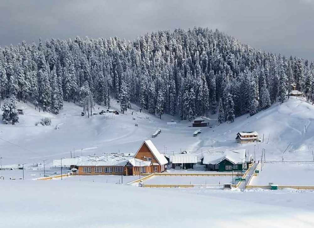 Gulmarg and Pahalgam resorts record sub-zero temperatures