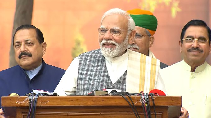 PM Modi takes dig at Cong, says ‘old habits of 70 yrs can’t go away so easily’