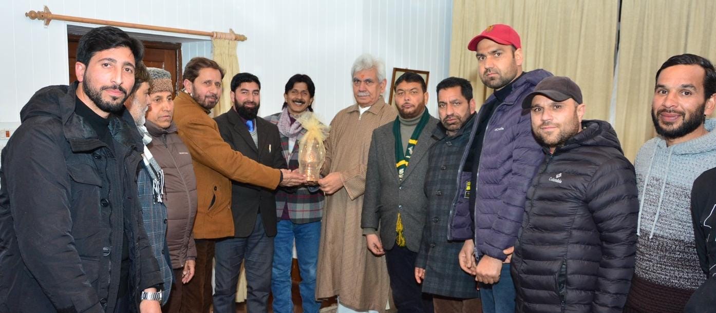 Delegations of OBC Welfare Association, Fruit & Vegetable Growers & Dealers from Anantnag call on Lt Governor at Srinagar