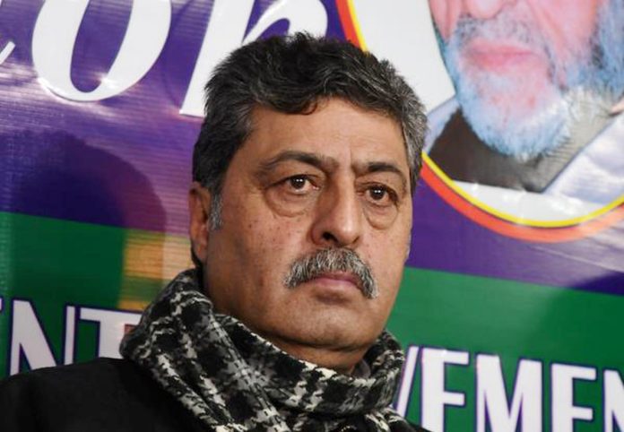 Let Kashmiris Live with Dignity, Punish Extremists: Ex-Separatist Leader Let Kashmiris Live with Dignity, Punish Extremists: Ex-Separatist Leader