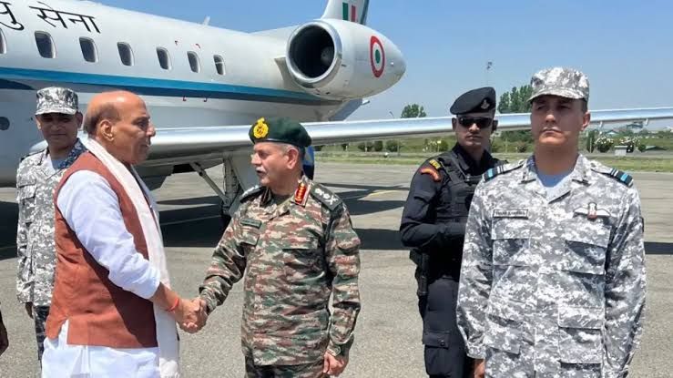 Defence Minister Rajnath Singh Visits Srinagar to Assess Security, Meet Troops Defence Minister Rajnath Singh Visits Srinagar to Assess Security, Meet Troops