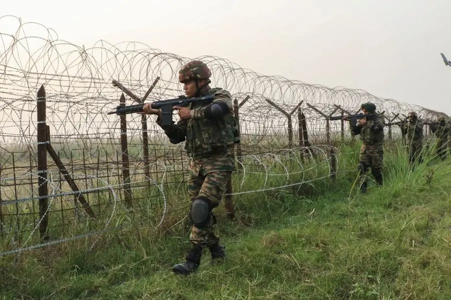 Pakistani Troops Violate Ceasefire, Open Fire in Eight Sectors Along LoC in J&K Pakistani Troops Violate Ceasefire, Open Fire in Eight Sectors Along LoC in J&K