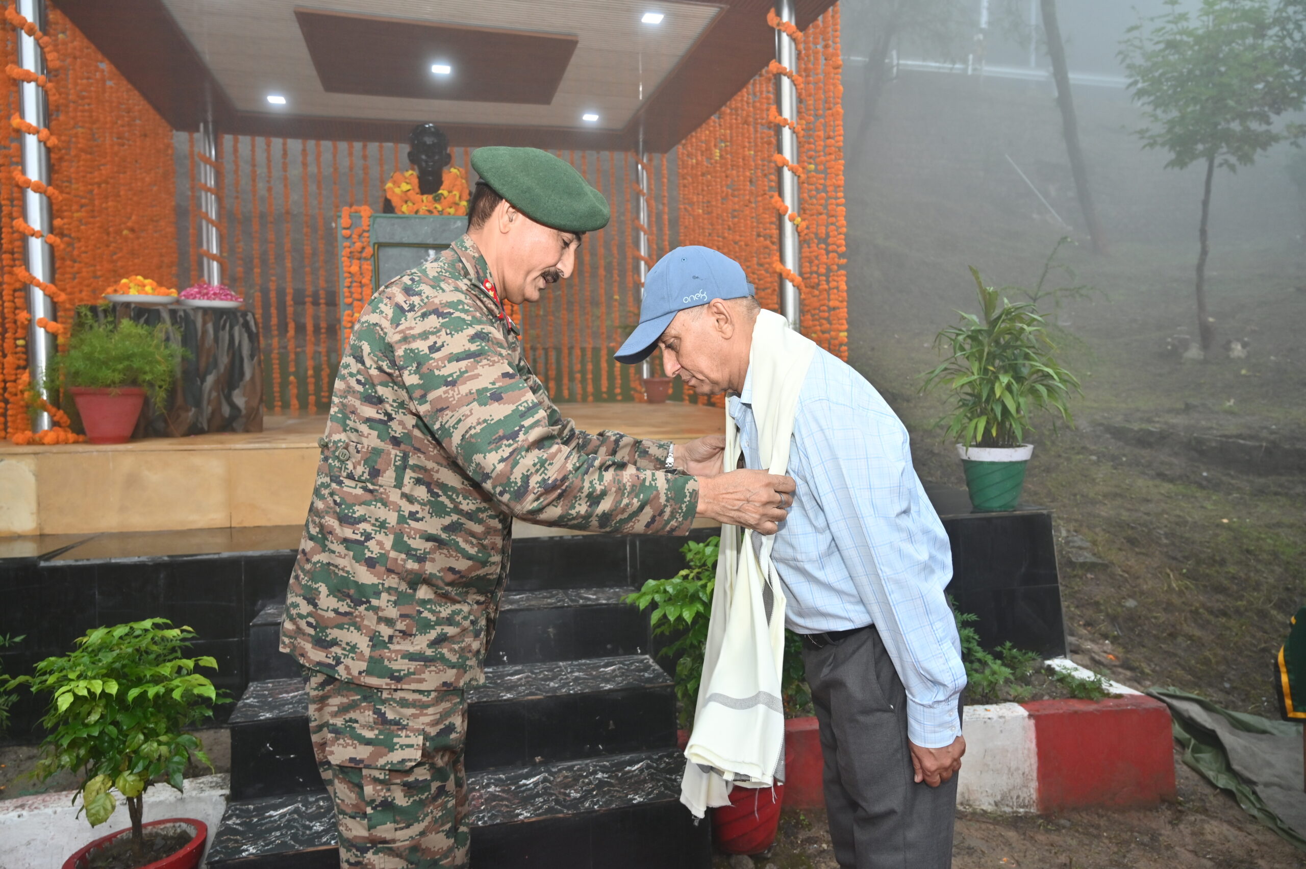 FAMILY OF LATE CAPTAIN CHANDER NARAIN SINGH, MVC, PRESENTS GALLANTRY MEDALS TO THE GARHWAL RIFLES FAMILY OF LATE CAPTAIN CHANDER NARAIN SINGH, MVC, PRESENTS GALLANTRY MEDALS TO THE GARHWAL RIFLES