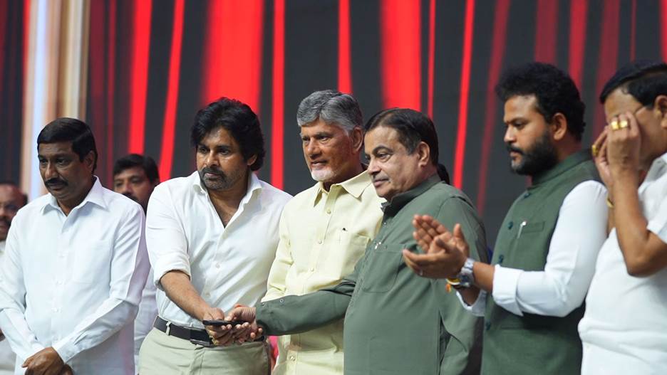 Union Minister Shri Nitin Gadkari inaugurated and laid the foundation stone for 29 National Highway projects covering 272 km, with investment of over ₹5,233 crore, along with Andhra Pradesh CM Shri N. Chandrababu Naidu in Mangalagiri, Andhra Pradesh Union Minister Shri Nitin Gadkari inaugurated and laid the foundation stone for 29 National Highway projects covering 272 km, with investment of over ₹5,233 crore, along with Andhra Pradesh CM Shri N. Chandrababu Naidu in Mangalagiri, Andhra Pradesh