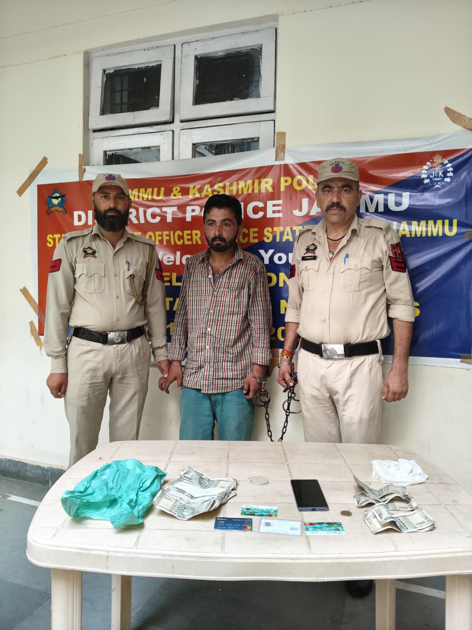 ATM FRAUDSTER NABBED BY POLICE STATION CITY,JAMMU.CASH & ATM CARDS RECOVERED