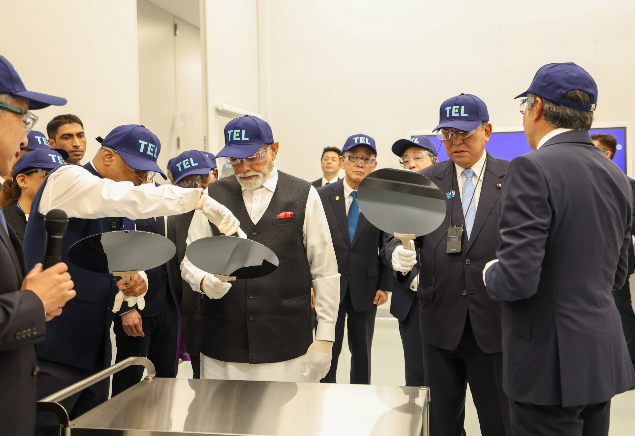 Prime Minister visits a semiconductor facility in Sendai, Miyagi Prefecture Prime Minister visits a semiconductor facility in Sendai, Miyagi Prefecture
