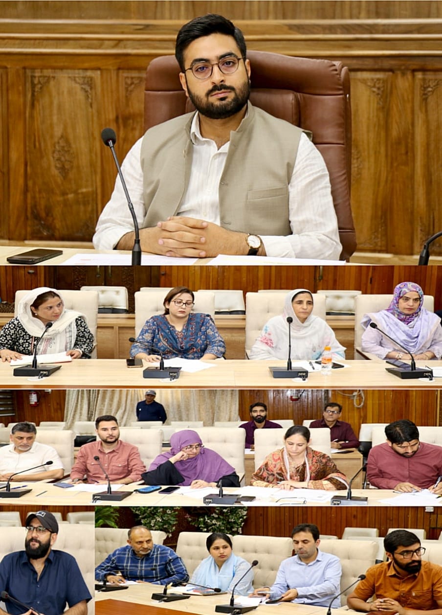 DC Srinagar reviews progress of enrolments under major financial inclusion schemes