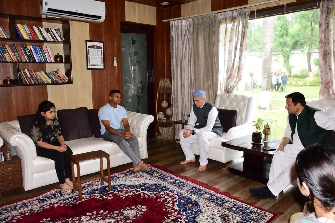 Omar Abdullah Visits SSP Udhampur’s Residence, Offers Condolences Omar Abdullah Visits SSP Udhampur’s Residence, Offers Condolences