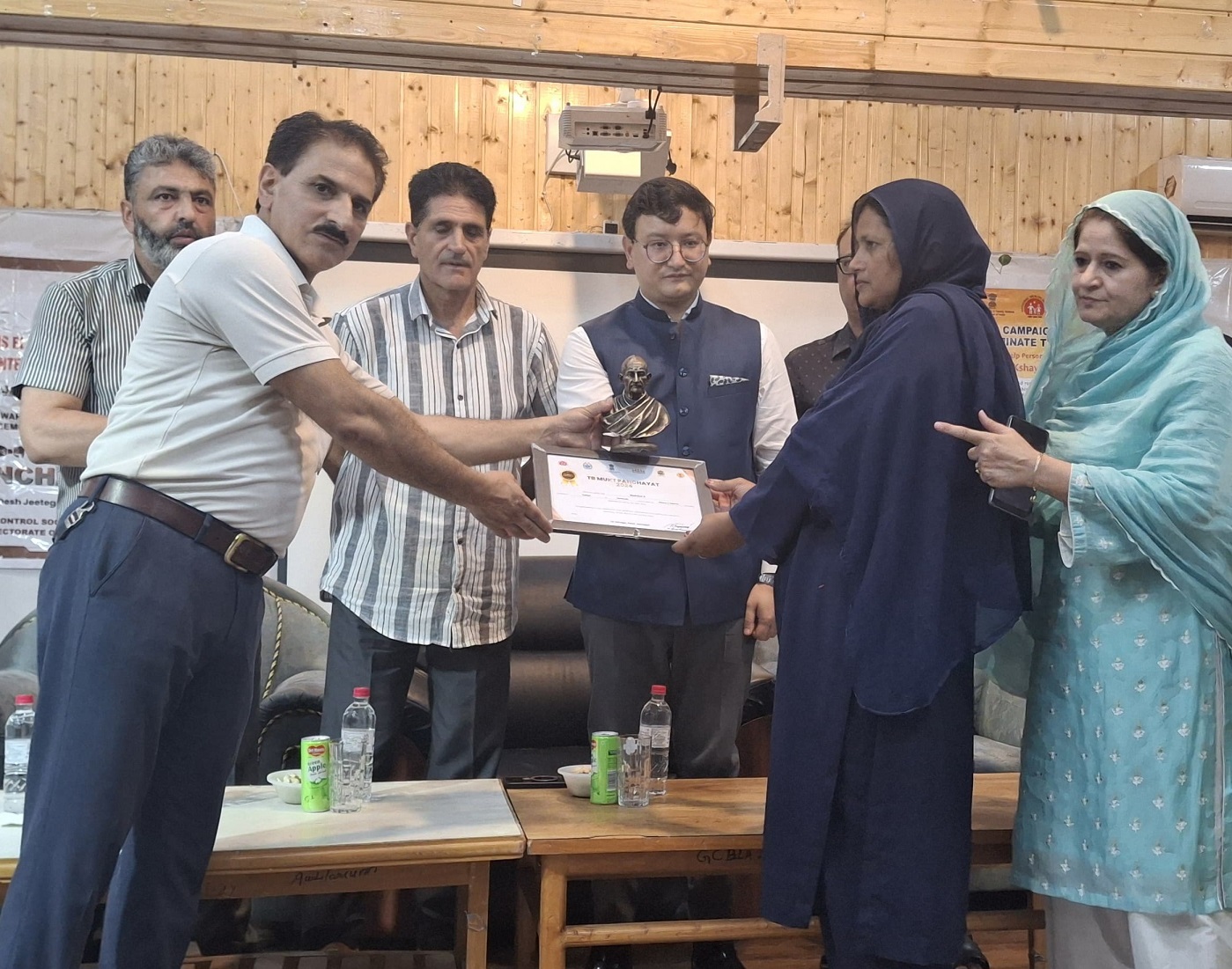 Minga Sherpa felicitates health workers, Panchayat Secretaries of TB-Free panchayats Minga Sherpa felicitates health workers, Panchayat Secretaries of TB-Free panchayats