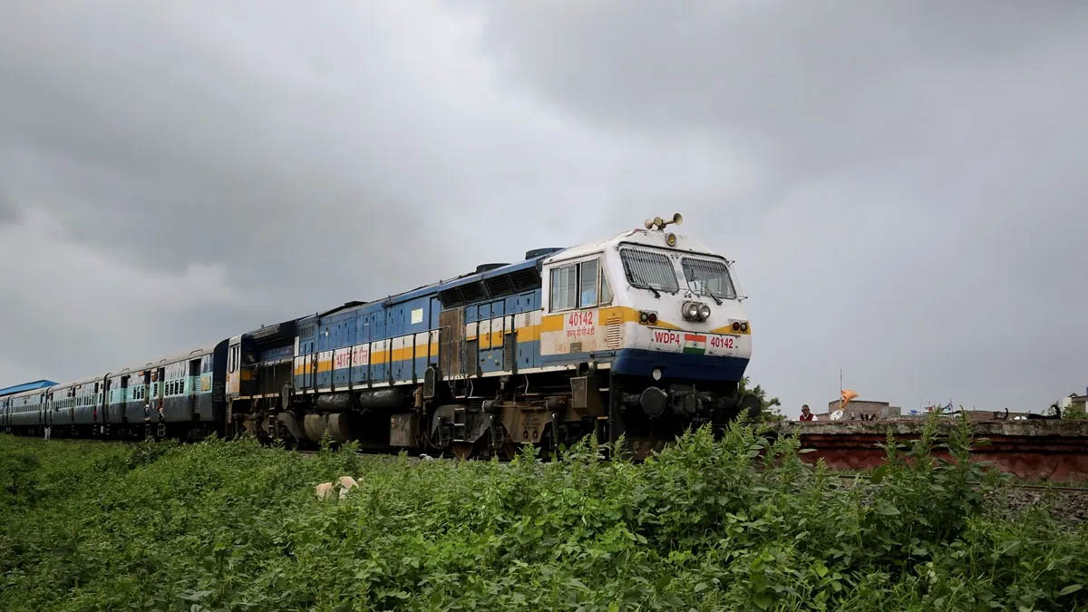 Train Services Suspended Between Udhampur and Pathankot Due to Heavy Rains Train Services Suspended Between Udhampur and Pathankot Due to Heavy Rains