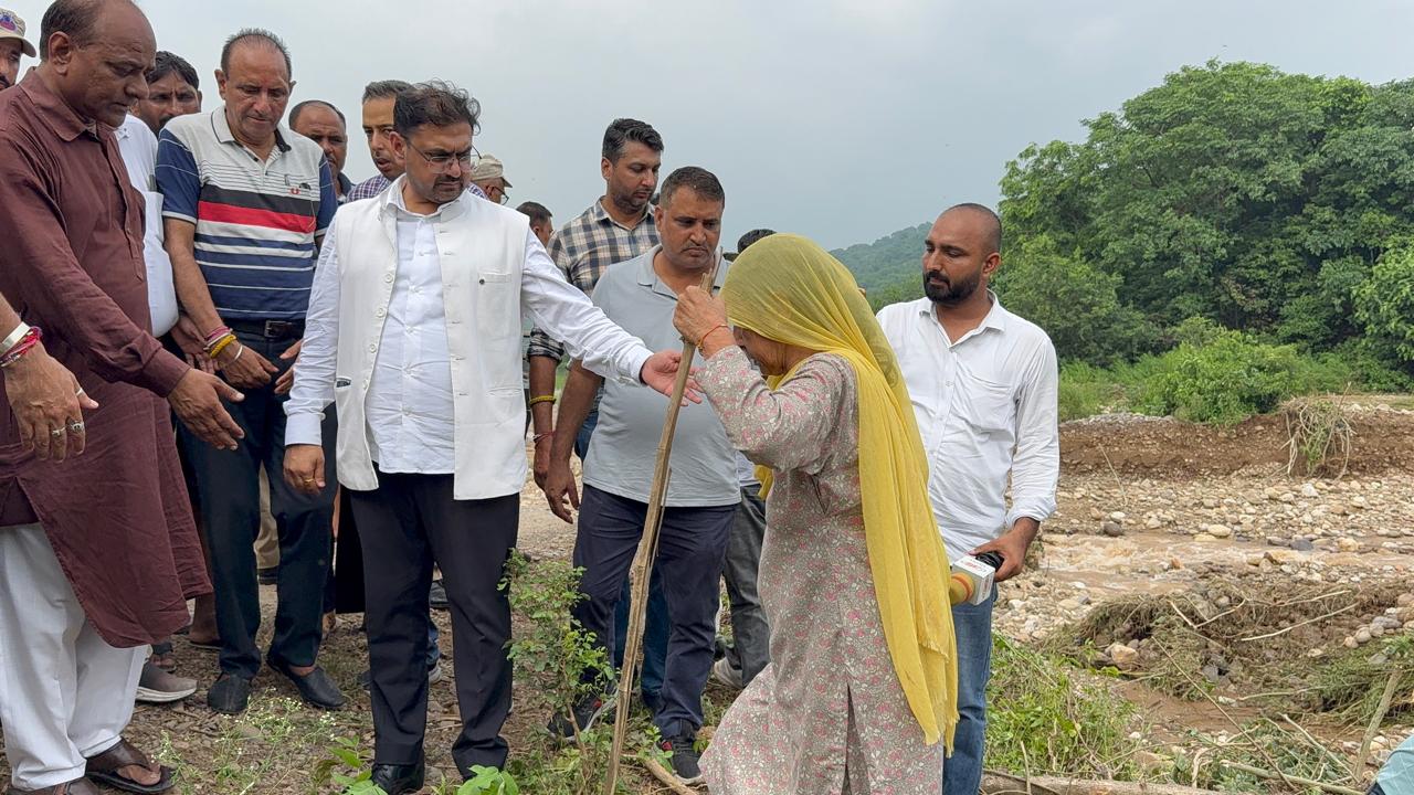 Satish Sharma visits Kathua, meets affected families of cloudburst incident