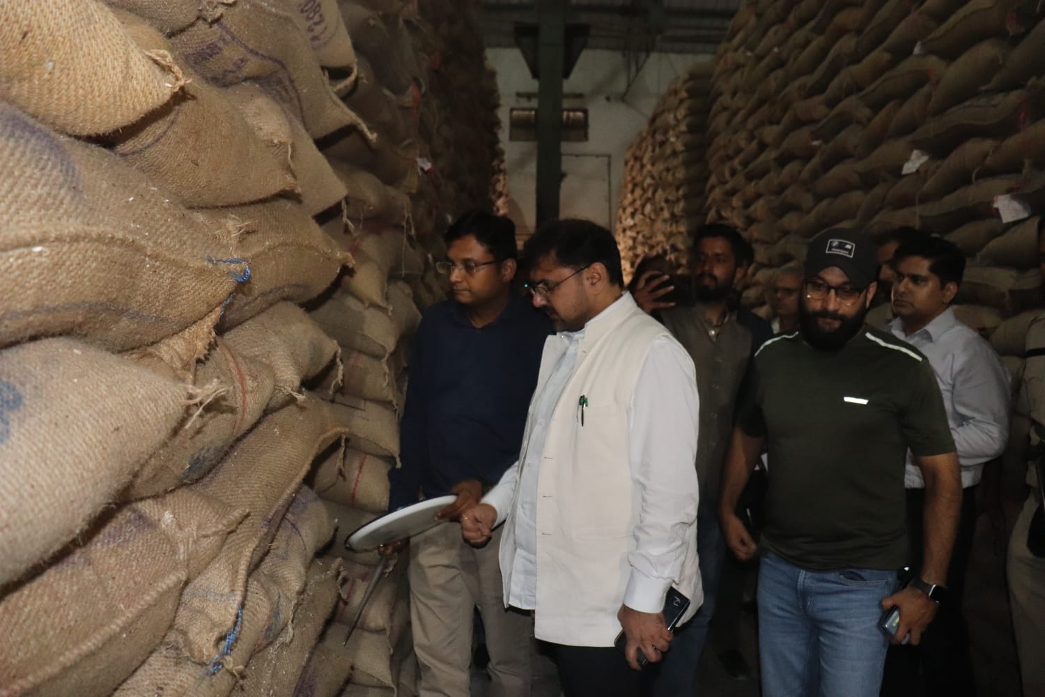 Satish Sharma inspects FCI Godowns, Fair Price Shops, food establishments, street vendors, hotels in Srinagar Satish Sharma inspects FCI Godowns, Fair Price Shops, food establishments, street vendors, hotels in Srinagar