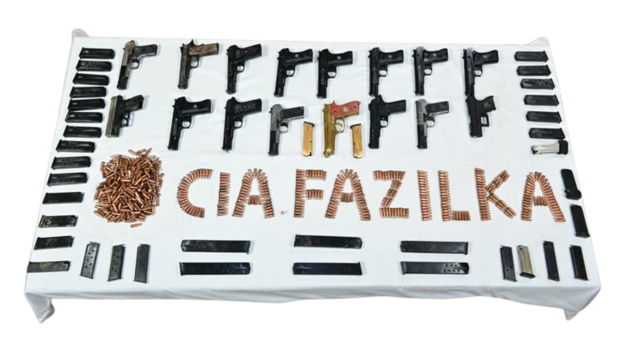 Acting on a specific tip-off, @FazilkaPolice busts a cross-border weapon smuggling module with links to #Pakistan and arrests two persons backed by foreign-based handlers and recovers 18 pistols, 1847 cartridges & 42 magazines. Acting on a specific tip-off, @FazilkaPolice busts a cross-border weapon smuggling module with links to #Pakistan and arrests two persons backed by foreign-based handlers and recovers 18 pistols, 1847 cartridges & 42 magazines.