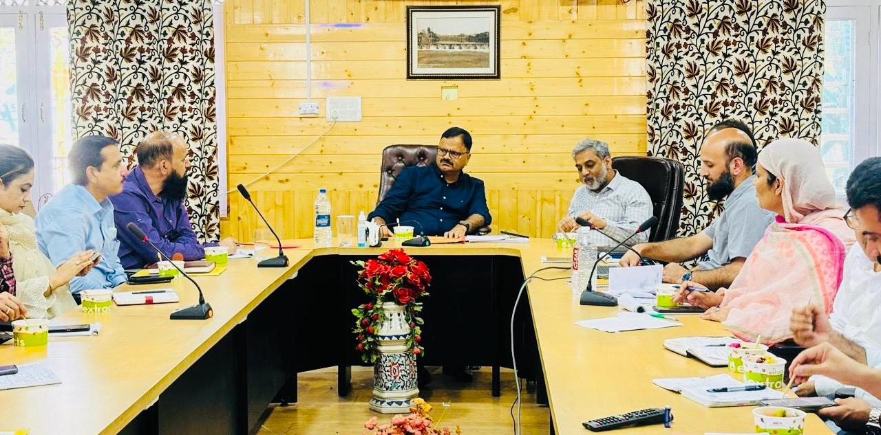Jal Shakti Minister reviews post-flood situation in Srinagar Jal Shakti Minister reviews post-flood situation in Srinagar