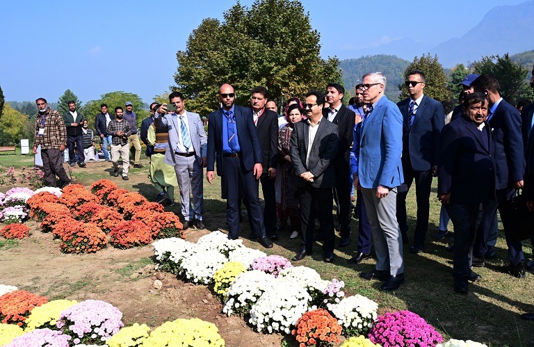 CM Omar Abdullah inaugurates Bagh-e-Gul-e-Dawood — Kashmir’s First Chrysanthemum Theme Garden CM Omar Abdullah inaugurates Bagh-e-Gul-e-Dawood — Kashmir’s First Chrysanthemum Theme Garden