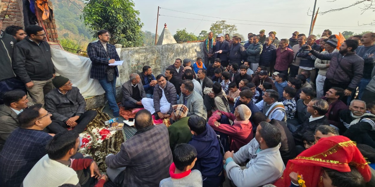 Satish Sharma holds public outreach programme in Chowki Choura; reviews development works, public issues