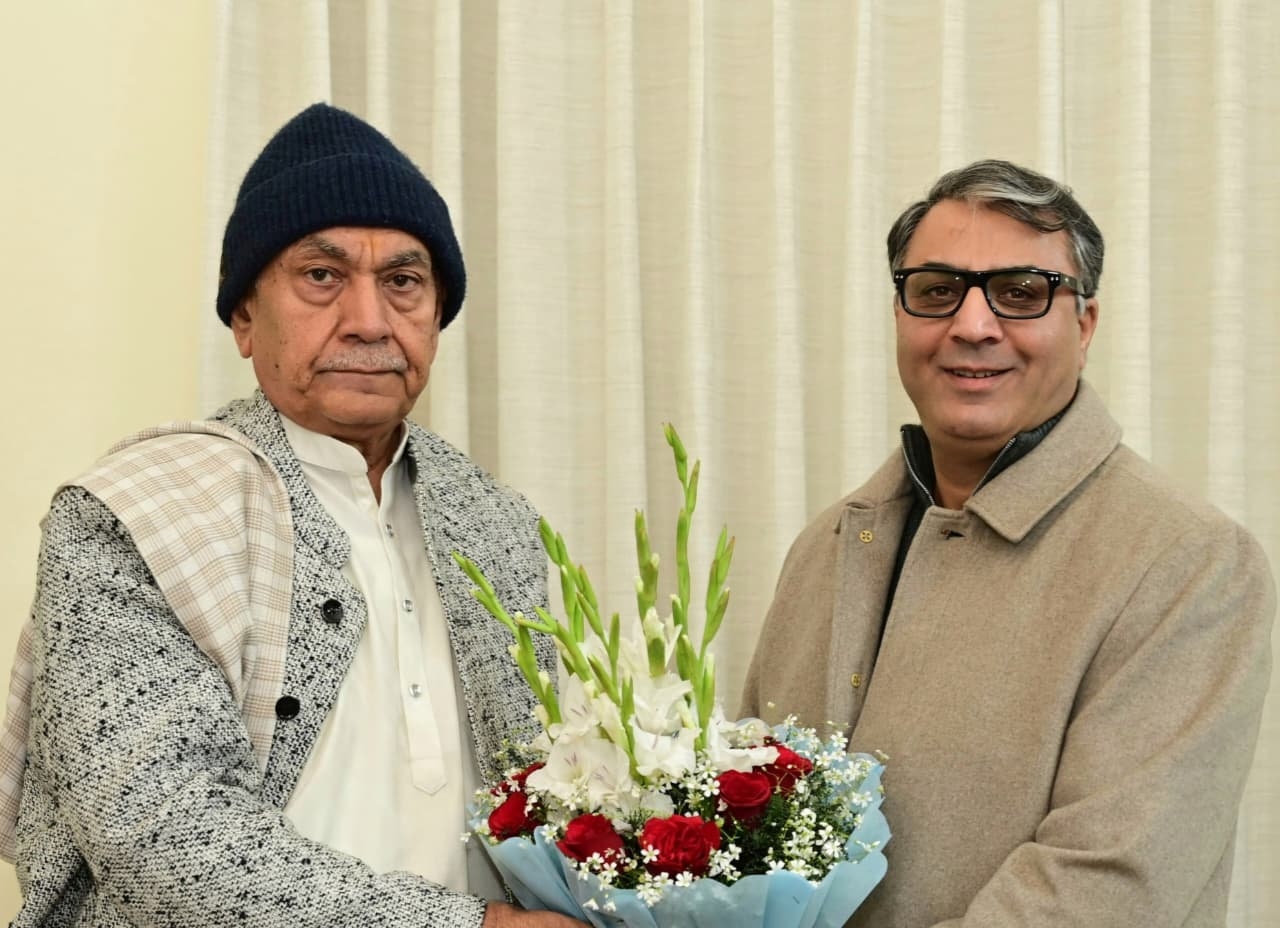 Javid Ahmed Tenga, President, Kashmir Chamber of Commerce and Industry called on Lieutenant Governor Manoj Sinha.