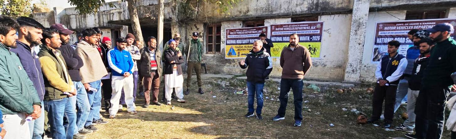 ARTO Rajouri sensitizes newly licensed drivers on road safety during foggy conditions