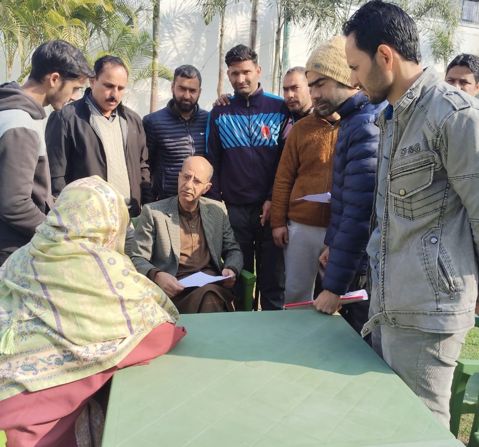 Advisor to CM Nasir Aslam Wani listens to people’s issues at Raabita Jammu