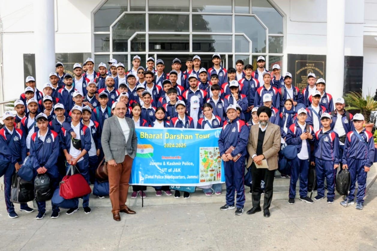 Sixth batch of students flagged off for Bharat Darshan tour