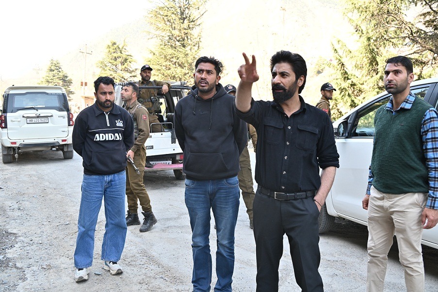 DDC Baramulla conducts on-site inspection of widening work along Baramulla-Uri stretch of NH1Directs Executing Agency to accelerate pace of work for on-time completion of project