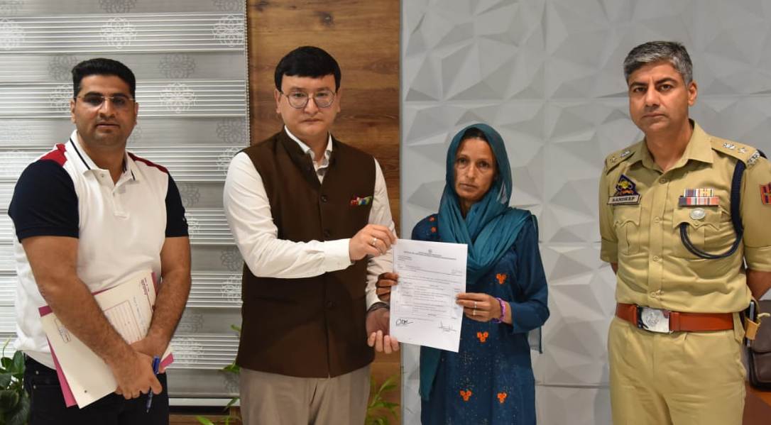 DC Udhampur disburses ex-gratia relief under road accident victim fund scheme DC Udhampur disburses ex-gratia relief under road accident victim fund scheme