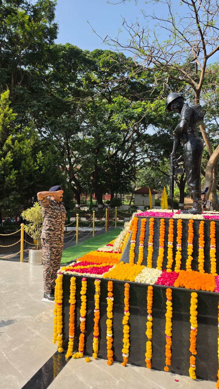 During his Maharashtra tour, DG CRPF India G. P. Singh, IPS, visited Martyrs memorial at GC Pune to pay solemn tribute to our Veer Balidanis. After a spirited Guard of Honour, the DG inspected the guard at Quarter Guard.