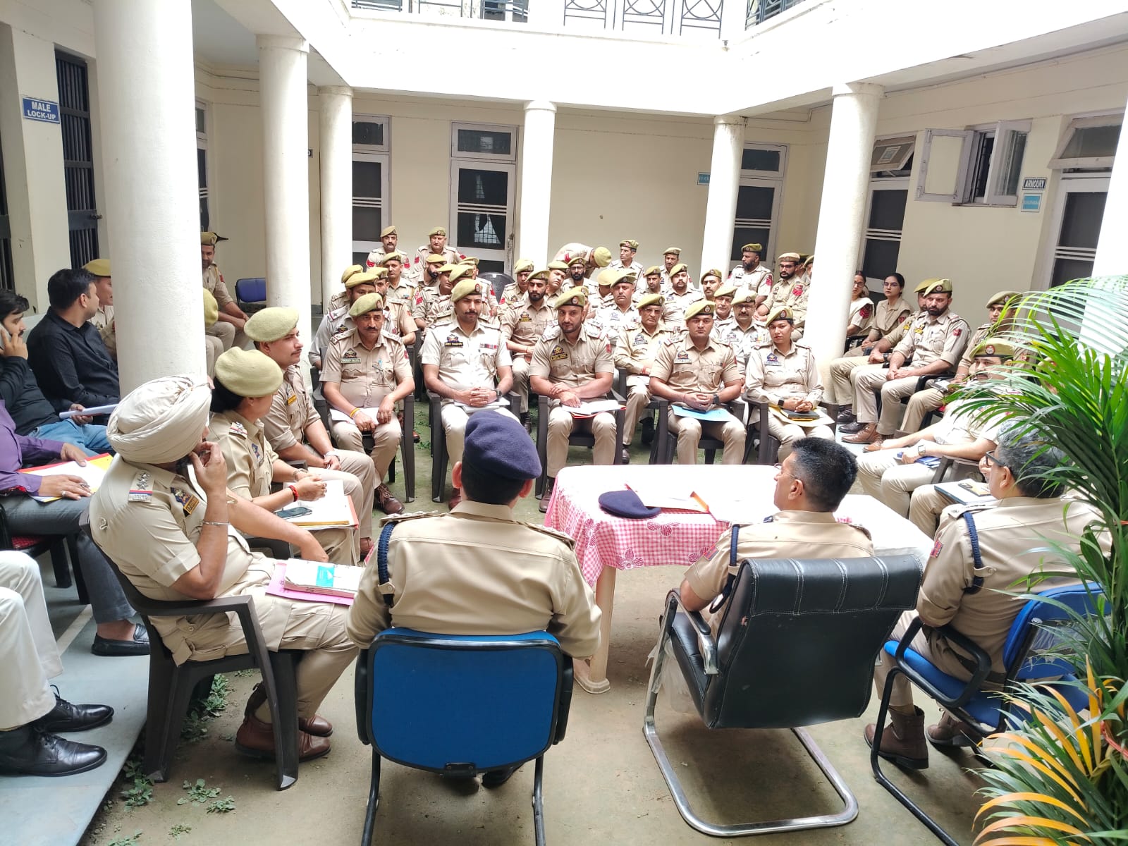 SSP Jammu Conducts Casual Inspection-cum-Meeting with Officers of Akhnoor,Domana,West, East,North & South Subdivisions.