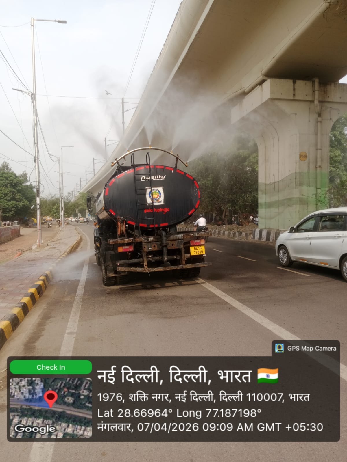 New Delhi : To curb pollution, MCD City SP Zone deployed Water sprinklers, Anti smog gun were used for road sprinkling were thoroughly cleaned to ensure better air quality!
