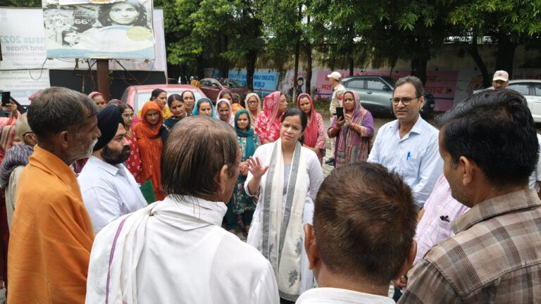 DC Samba flagged off a batch of 90 farmers from Ghagwal/Rajpura for a training-cum-exposure visit under MIDH, aimed at promoting modern horticulture practices, food processing, value addition and scientific orchard management