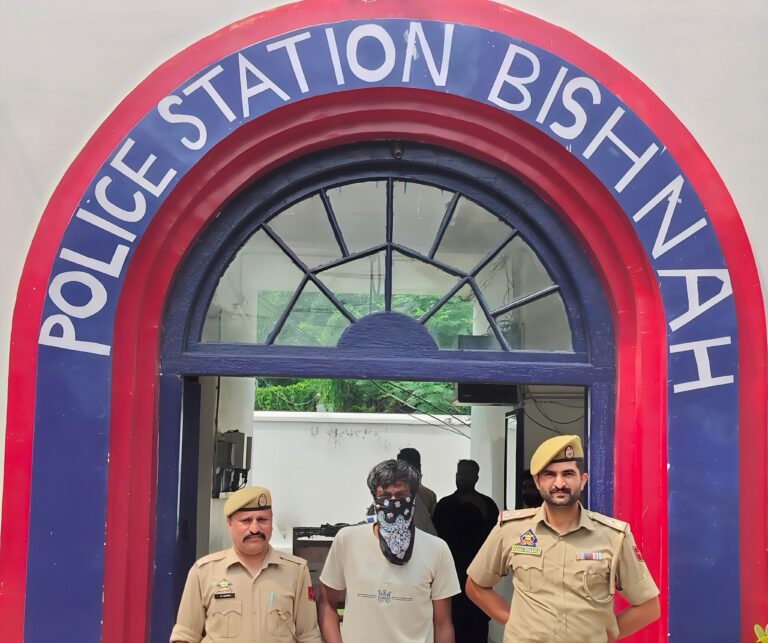 Jammu Police, PS Bishnah, arrested absconder Vivek Sharma @ Gopi, wanted in FIR No. 163/2020 under Sections 382/323/325/34 IPC, following issuance of NBW by the Hon’ble Court