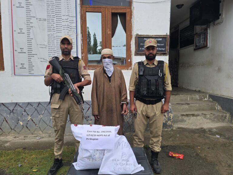 Shopian Police apprehended a drug peddler at Audoora Rampathri and recovered 2.472 Kgs of crushed cannabis-like substance from his possession.