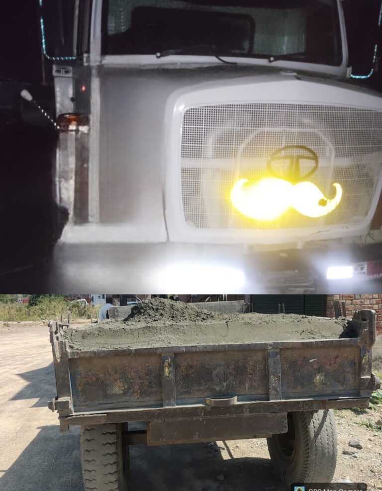 Crackdown on illegal mining continues.SoporePolice seized 02 vehicles involved in illegal extraction and transportation of minerals in jd PS Tarzoo and PP Fruit Mandi