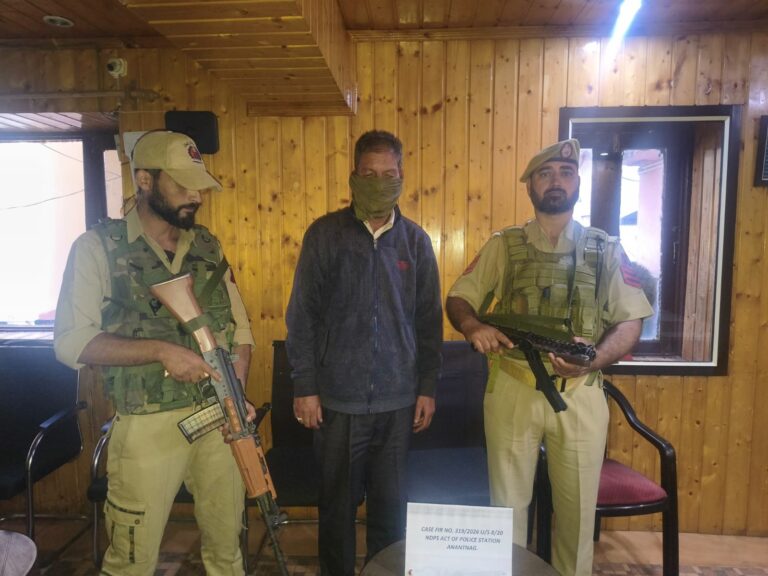 Anantnag Police arrested drug peddler Muzaffar Ahmad Sheikh S/o Gh Hassan Sheikh R/o Nazuk Mohalla Ganjiwara at Ashajipora. 3g Charas stick & 357g Ganja recovered. FIR No. 319/2026 registered at and investigation underway