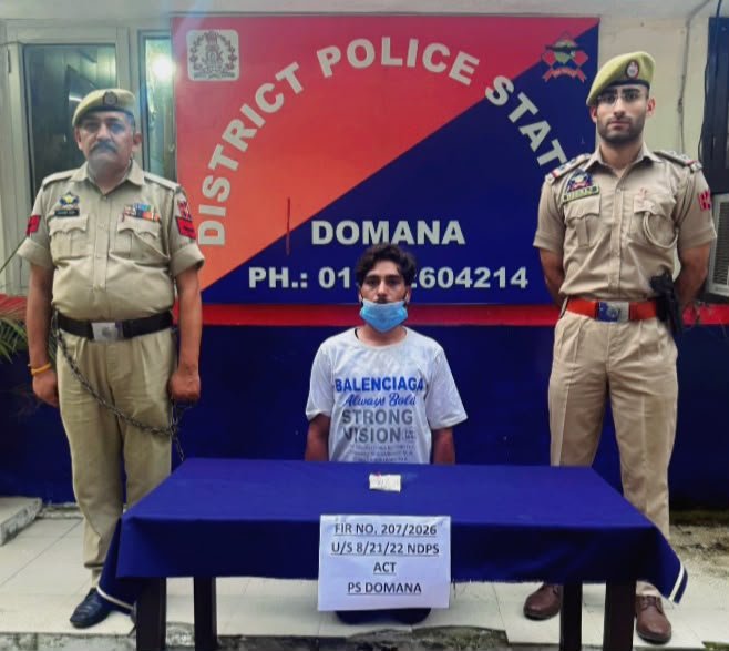 Jammu Police Domana arrested inter-state drug peddler Rohit Kumar and recovered 21.04 grams of heroin-like substance. FIR No. 207/2026 under NDPS Act registered; further investigation into network linkages underway