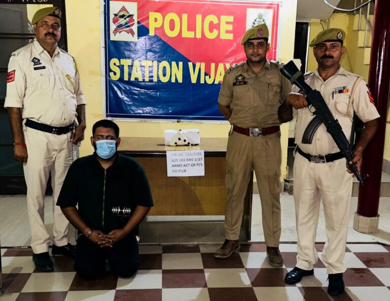 Samba Police has achieved a significant breakthrough in Jakh, Vijaypur murder case within hours of the commission of the offence with the arrest of the main accused and recovery of the weapon of offence. The case was registered at Police Station Vijaypur under FIR No.163/2026 U/S 103 BNS & 3/27 Arms Act